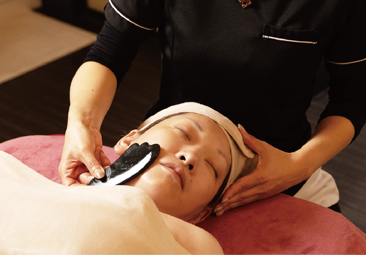 バザルトストーン フェイシャルトリートメント